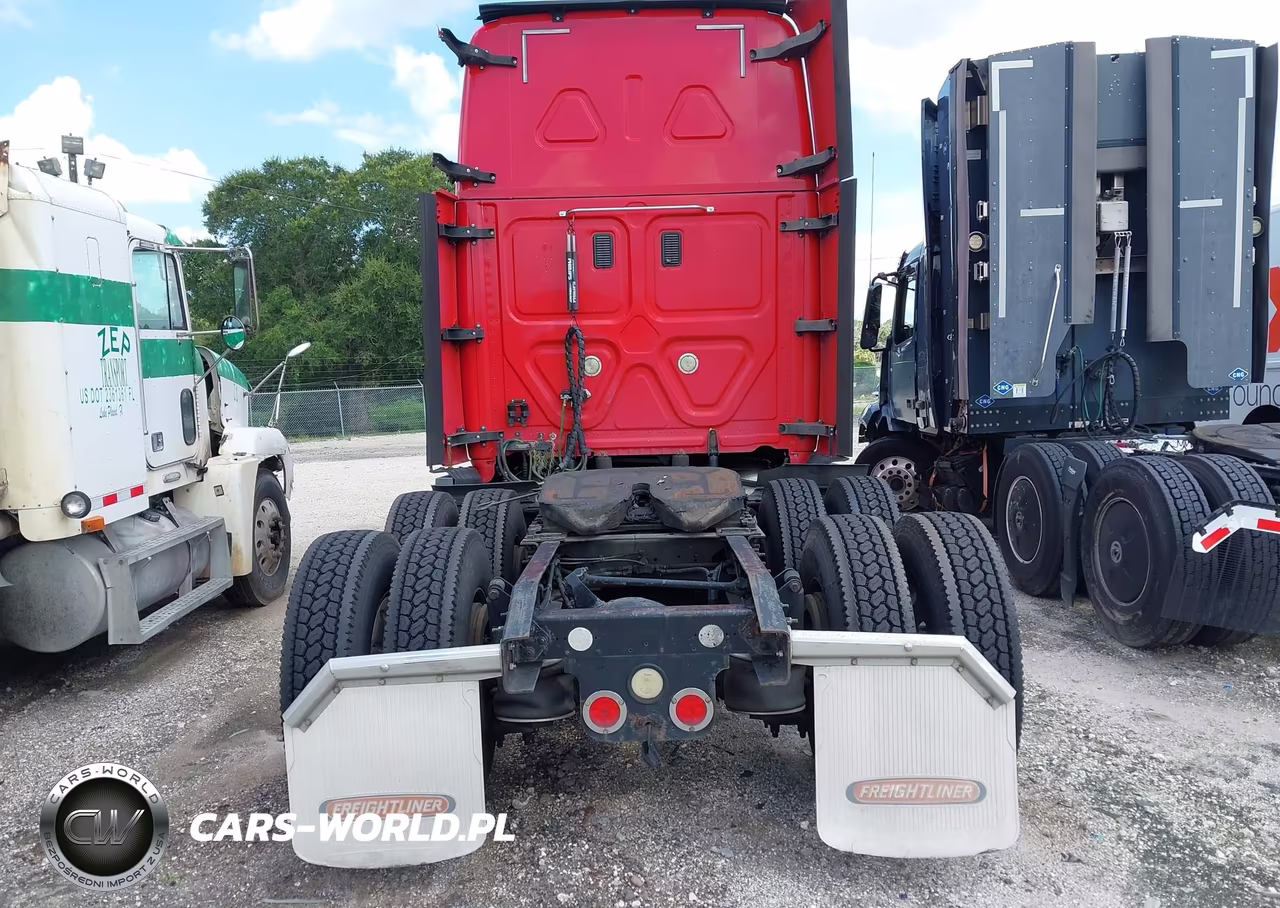 2015 Freightliner Cascadia 125 VIN:3AKJGLD55FSGP3011 - 18