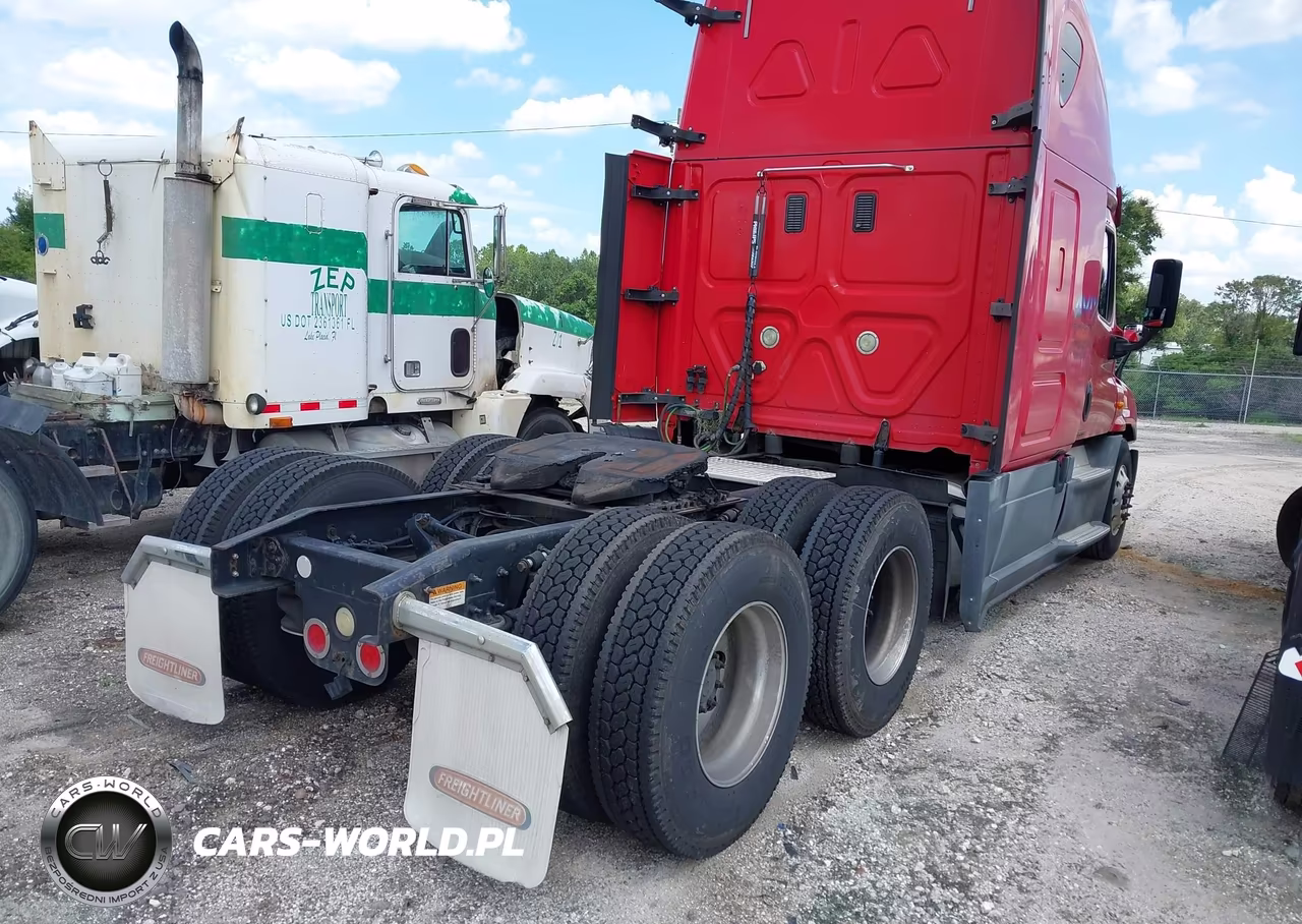 2015 Freightliner Cascadia 125 VIN:3AKJGLD55FSGP3011 - 4