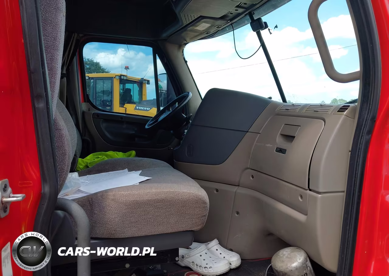 2015 Freightliner Cascadia 125 VIN:3AKJGLD55FSGP3011 - 6