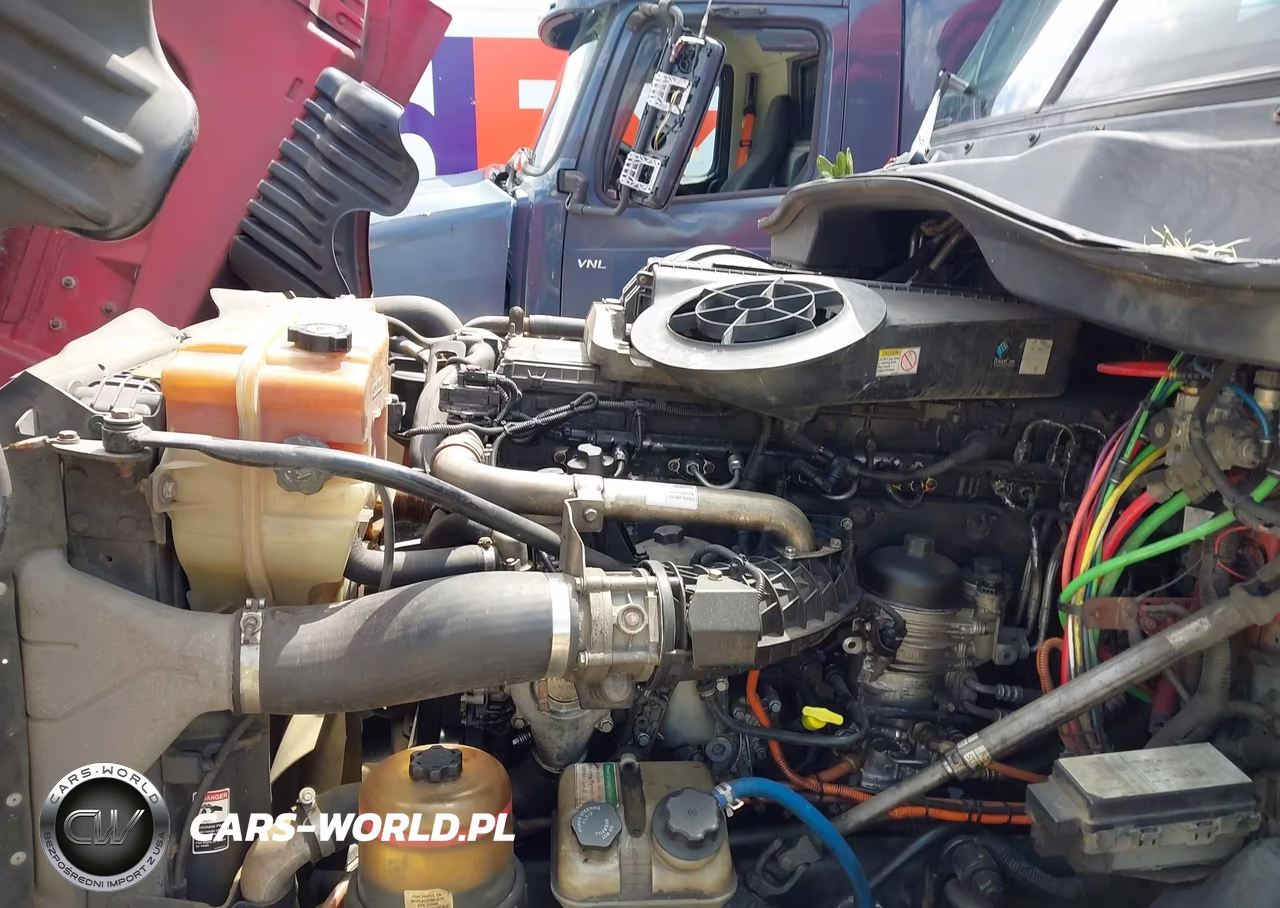 2015 Freightliner Cascadia 125 VIN:3AKJGLD55FSGP3011 - 9