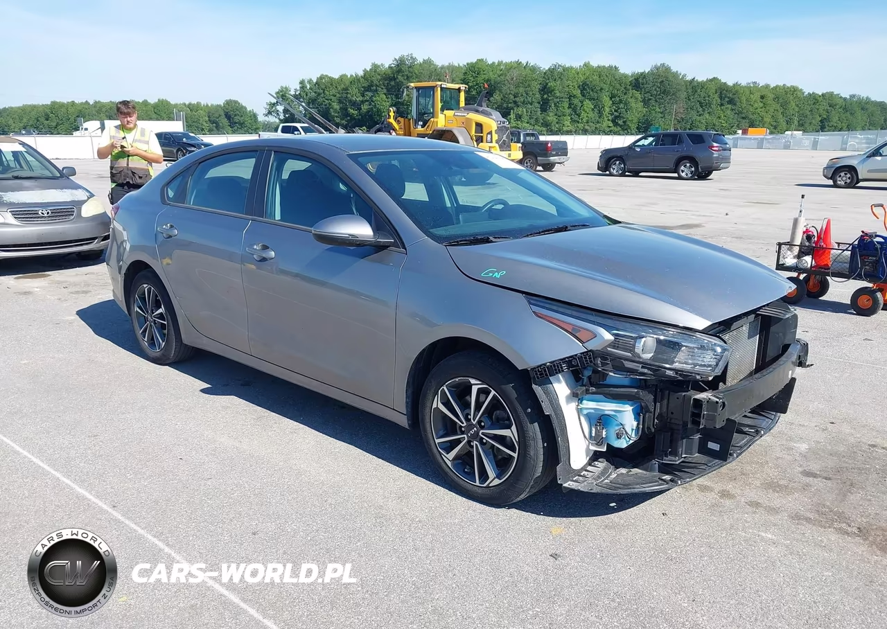 2024 Kia Forte Lxs – zdjęcie 1 z 16
