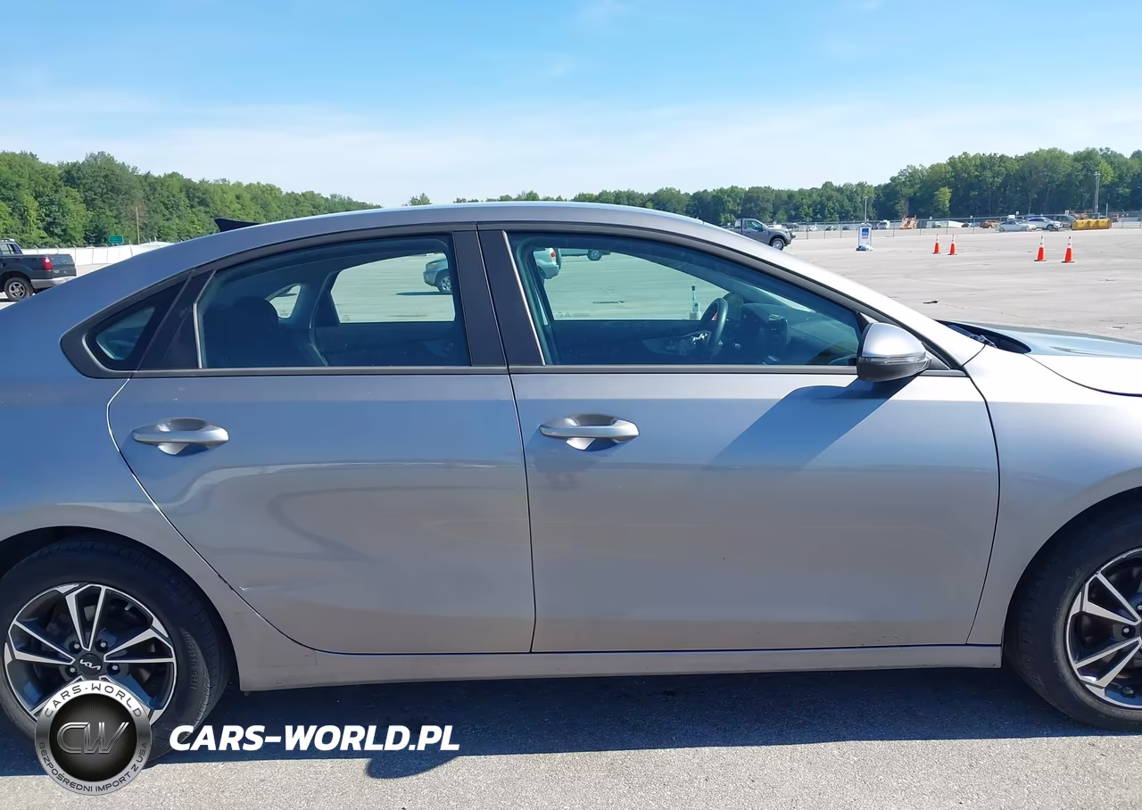2024 Kia Forte Lxs VIN:3KPF24AD3RE819716 - 13