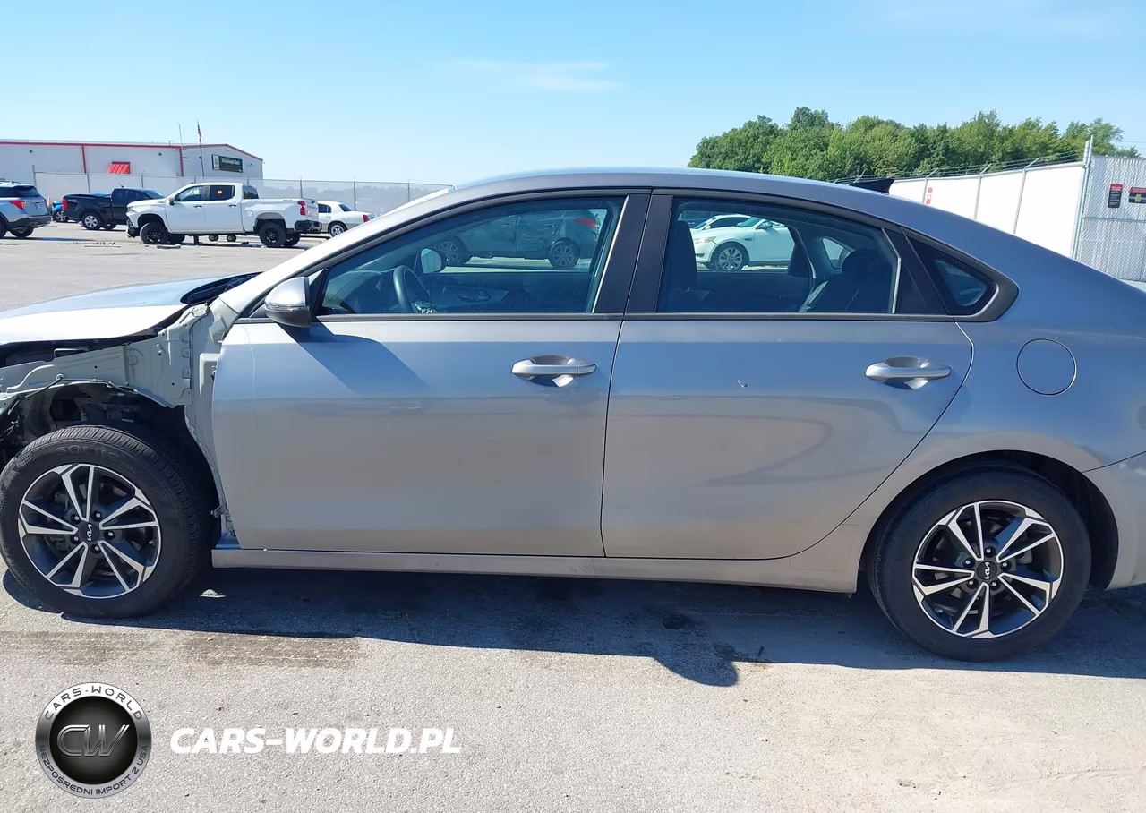 2024 Kia Forte Lxs VIN:3KPF24AD3RE819716 - 14