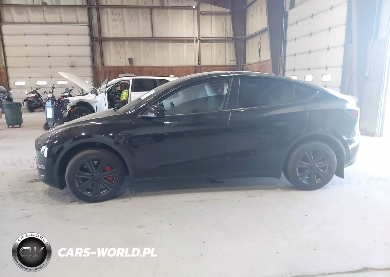 2023 Tesla Model Y VIN:7SAYGDEE8PA105570 - 14
