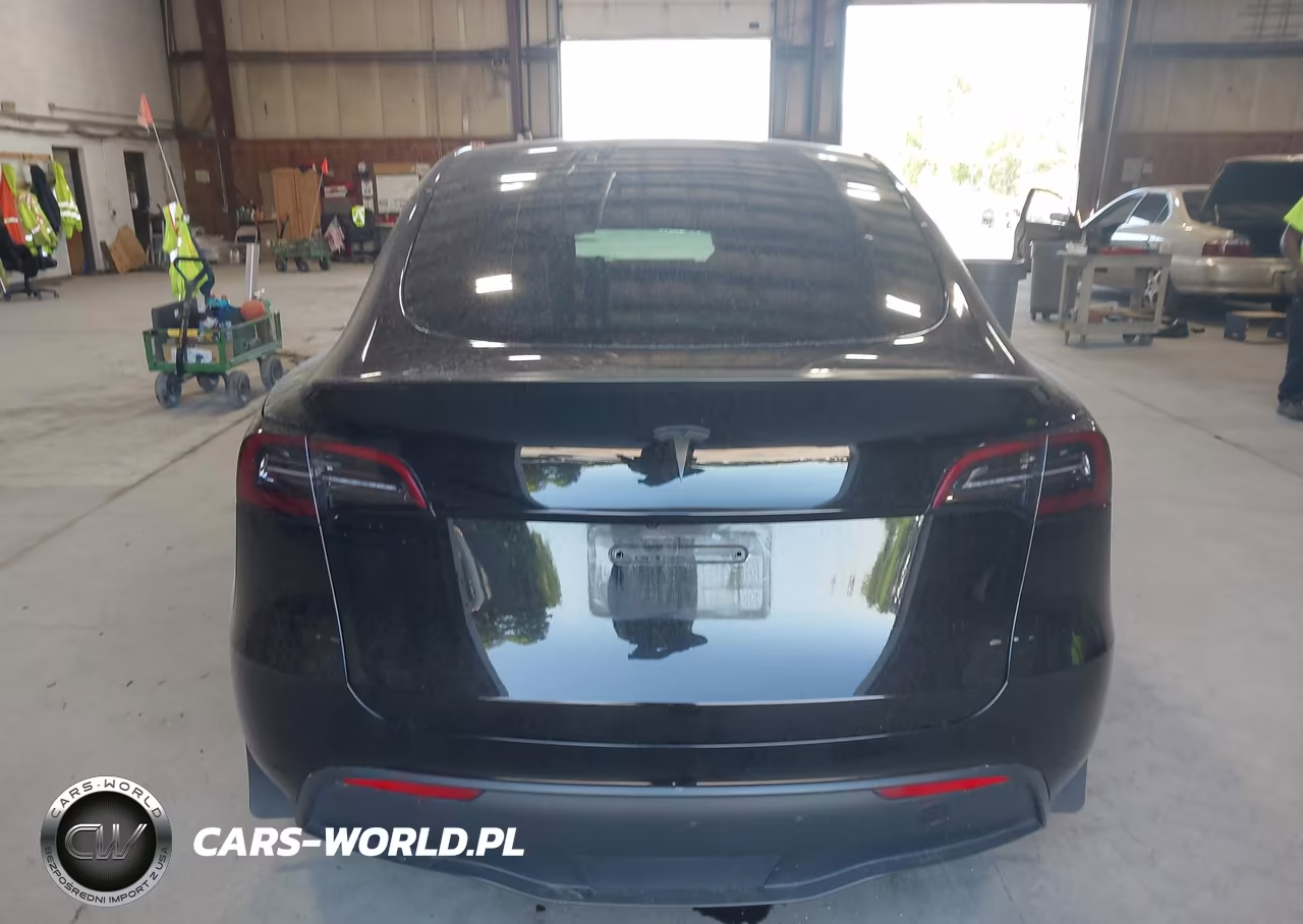 2023 Tesla Model Y VIN:7SAYGDEE8PA105570 - 16