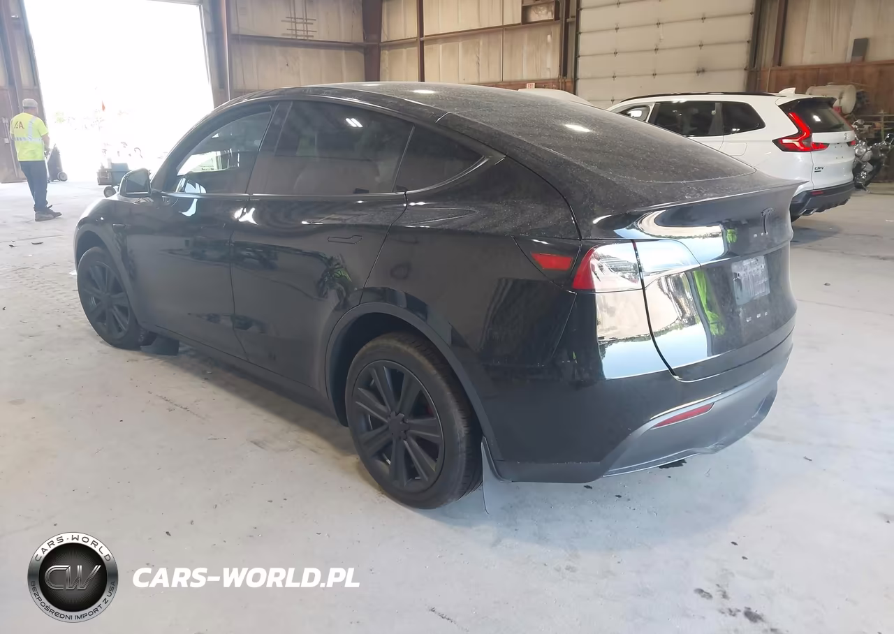 2023 Tesla Model Y VIN:7SAYGDEE8PA105570 - 3