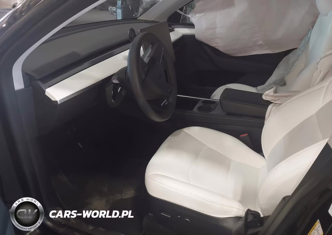 2023 Tesla Model Y VIN:7SAYGDEE8PA105570 - 5