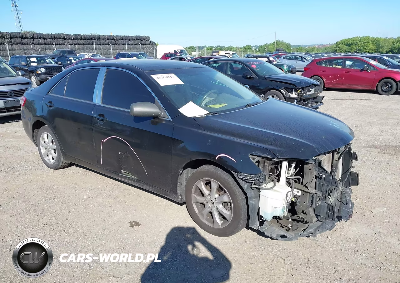 2011 Toyota Camry Le – zdjęcie 1 z 16