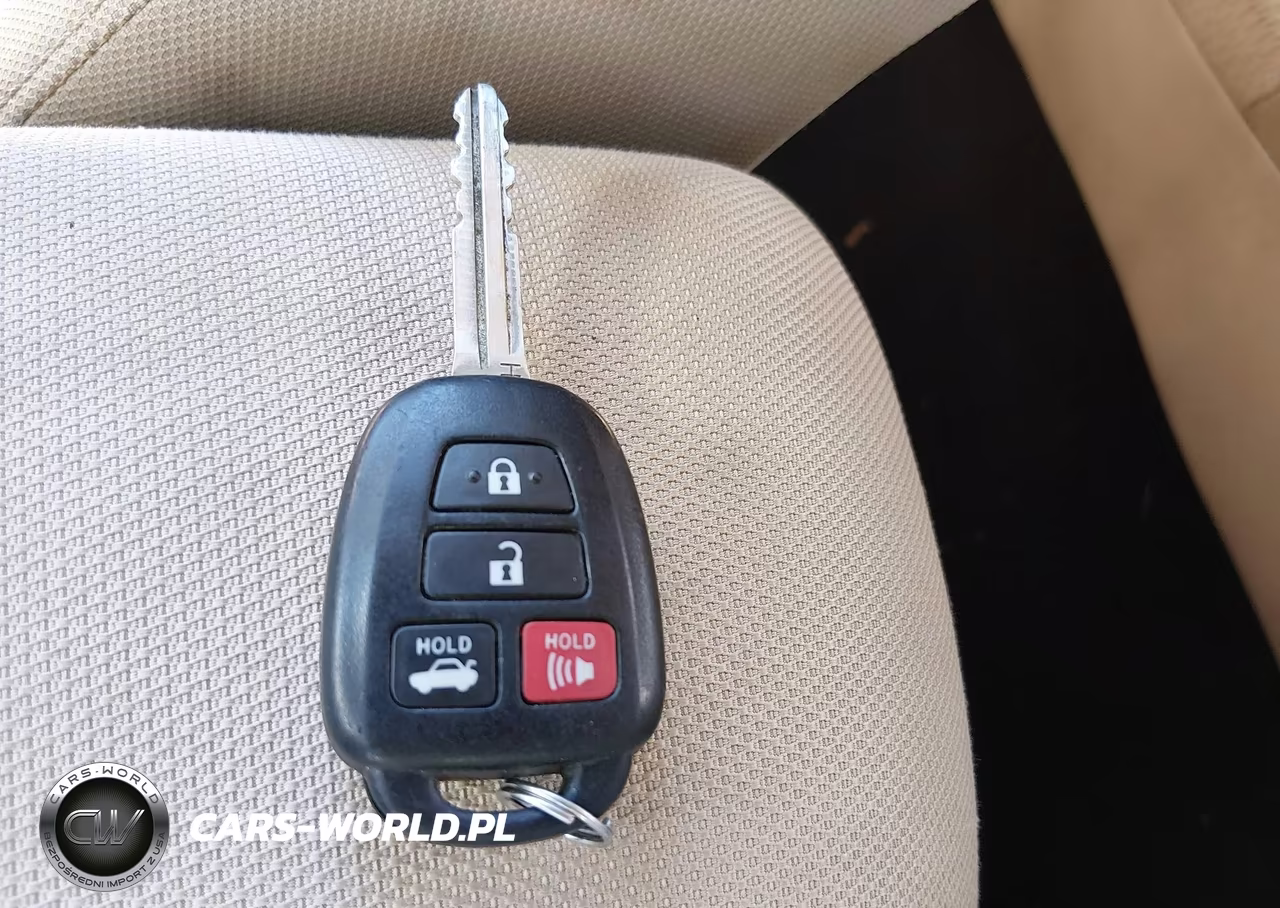 2018 Toyota Corolla Le VIN:2T1BURHE2JC010439 - 11