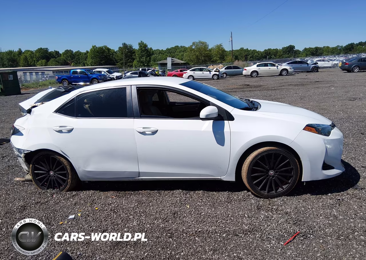 2018 Toyota Corolla Le VIN:2T1BURHE2JC010439 - 14