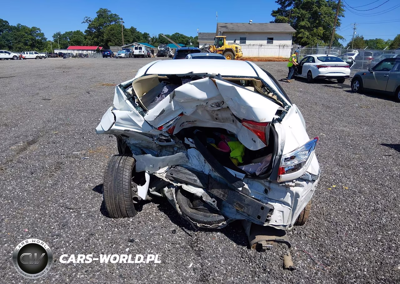 2018 Toyota Corolla Le VIN:2T1BURHE2JC010439 - 17