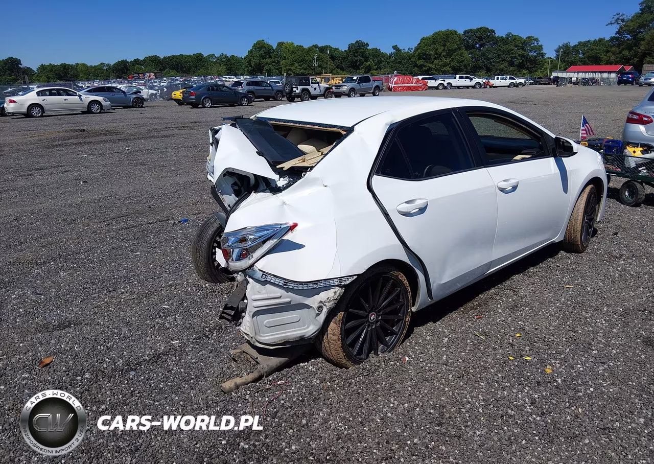 2018 Toyota Corolla Le VIN:2T1BURHE2JC010439 - 4