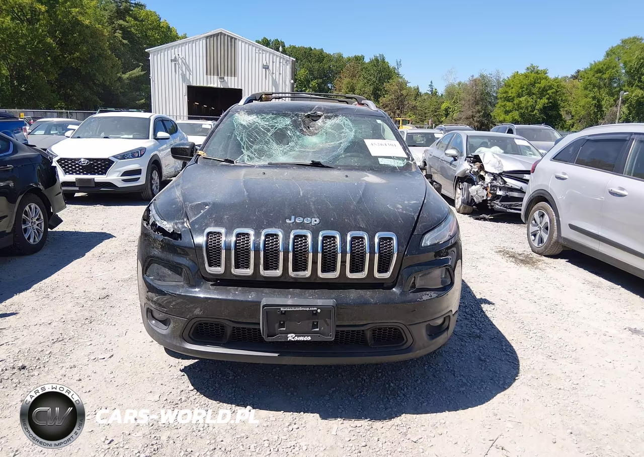 2017 Jeep Cherokee Latitude 4X4 VIN:1C4PJMCS9HW611900 - 12