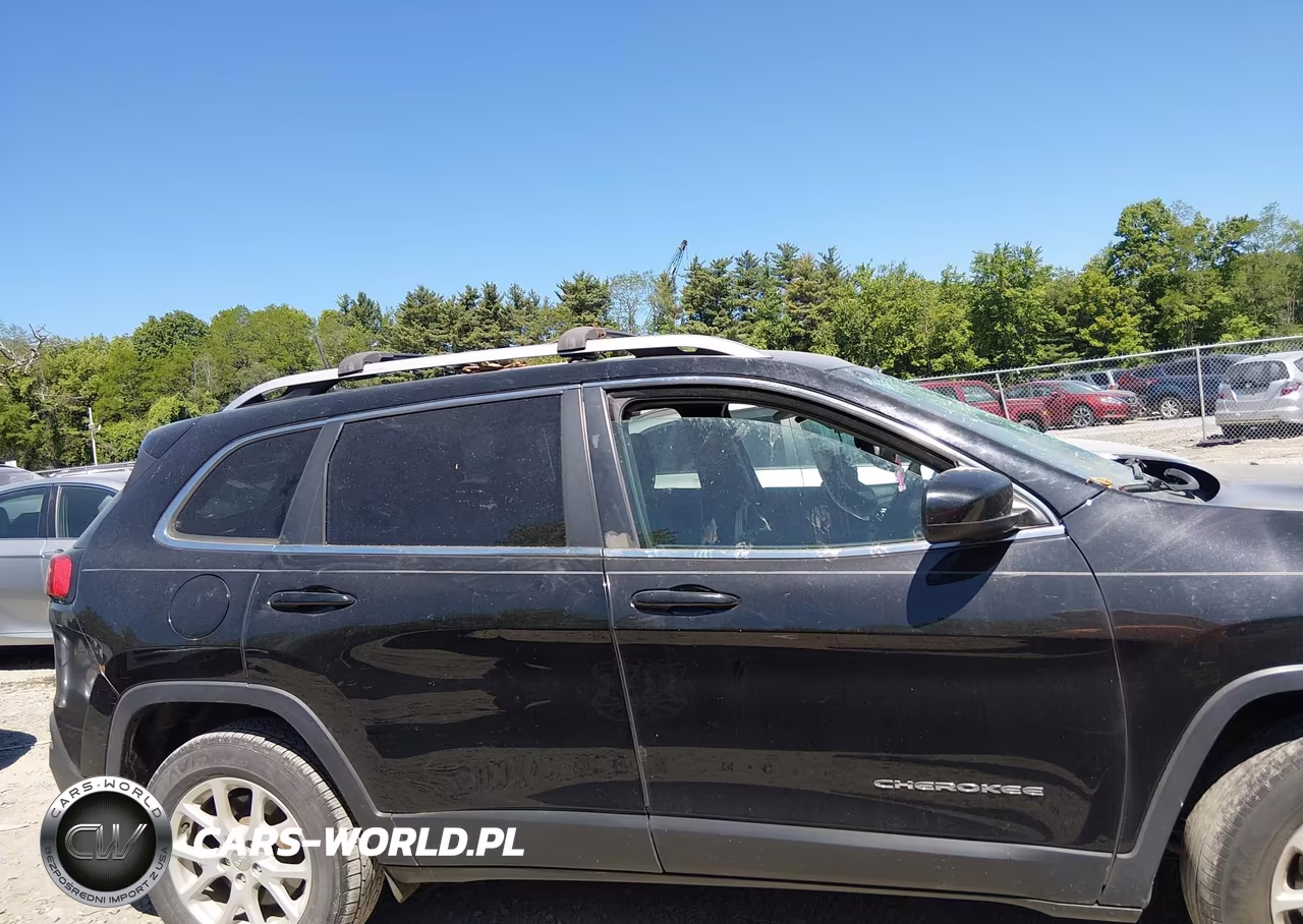 2017 Jeep Cherokee Latitude 4X4 VIN:1C4PJMCS9HW611900 - 13