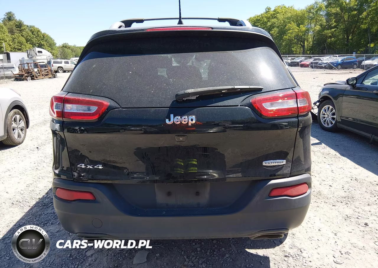 2017 Jeep Cherokee Latitude 4X4 VIN:1C4PJMCS9HW611900 - 16