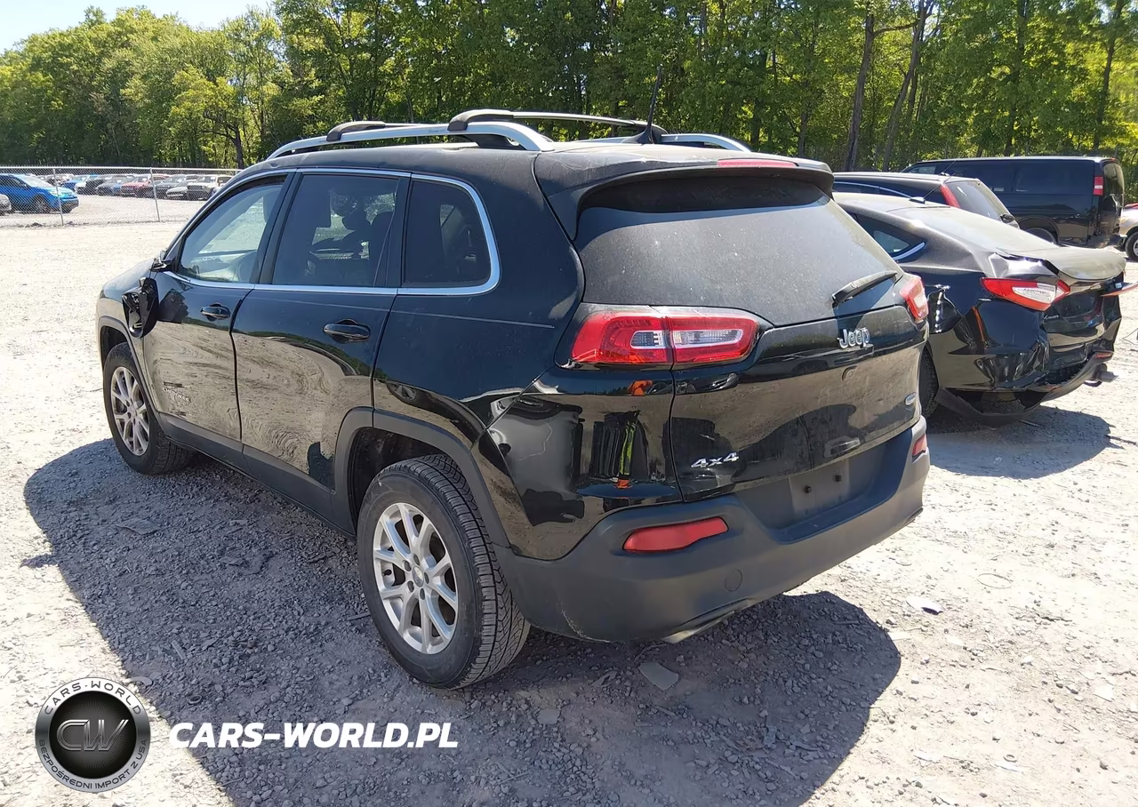 2017 Jeep Cherokee Latitude 4X4 VIN:1C4PJMCS9HW611900 - 3
