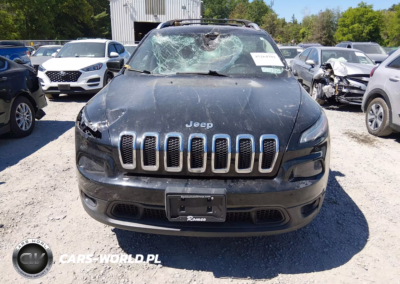 2017 Jeep Cherokee Latitude 4X4 VIN:1C4PJMCS9HW611900 - 6