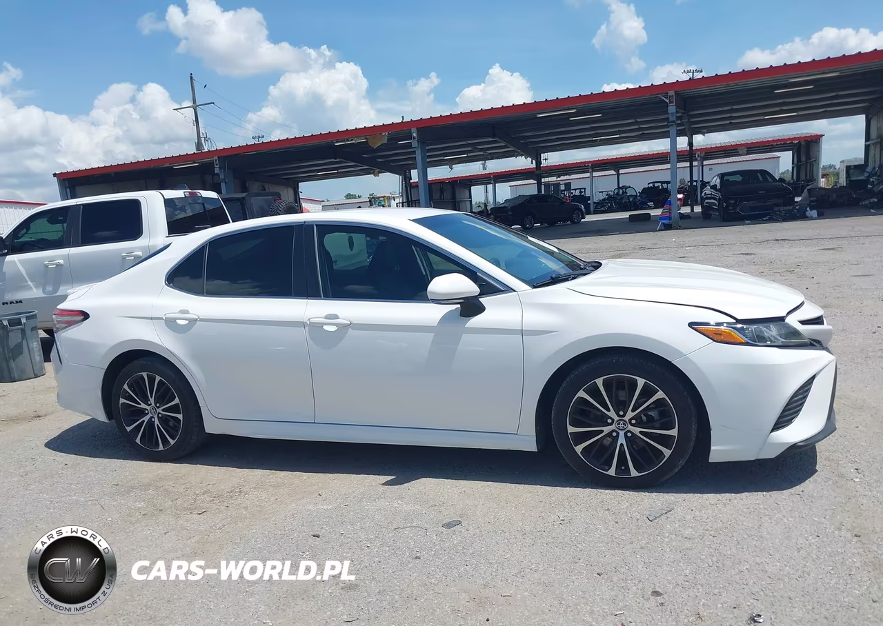 2018 Toyota Camry Se VIN:4T1B11HK8JU668569 - 13