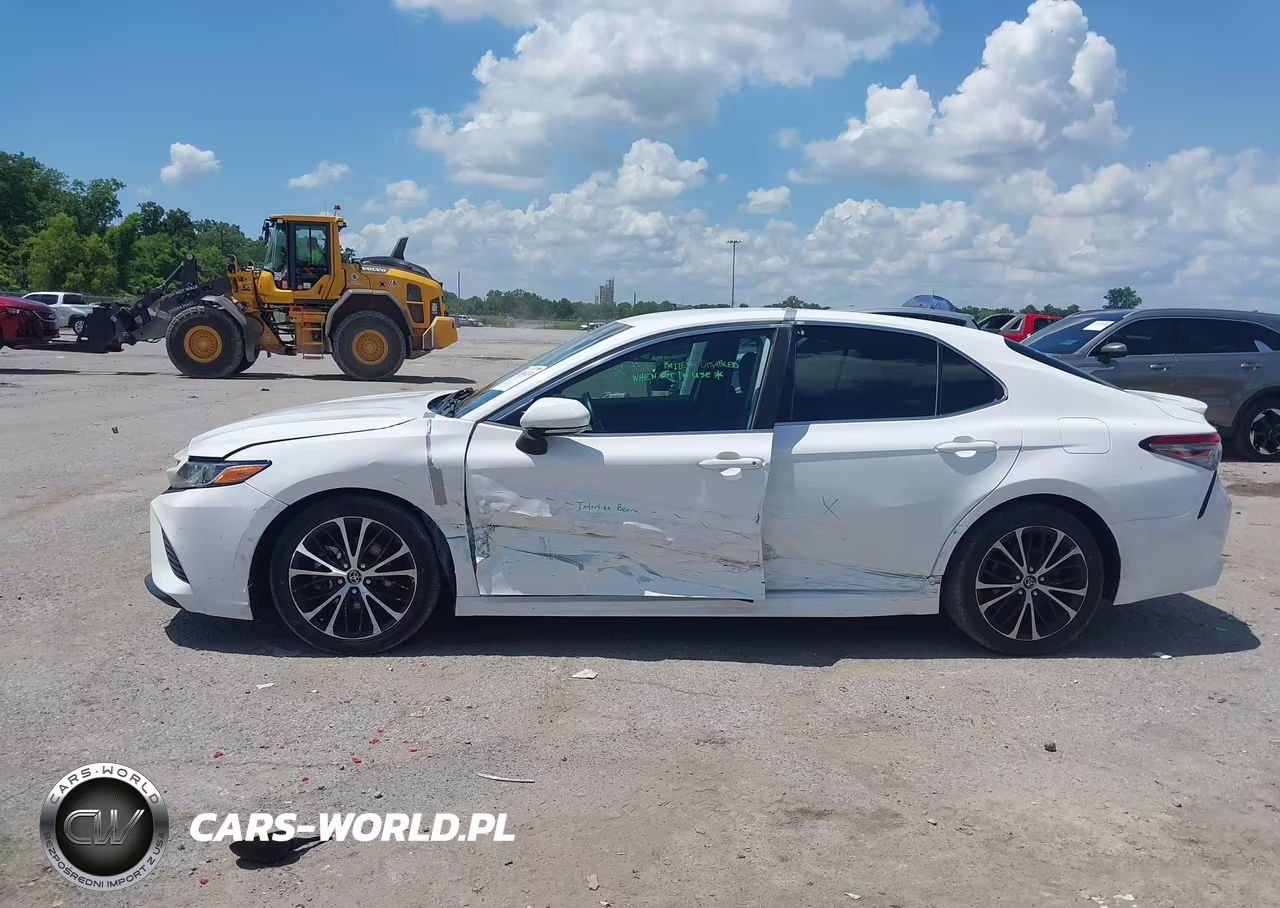 2018 Toyota Camry Se VIN:4T1B11HK8JU668569 - 14