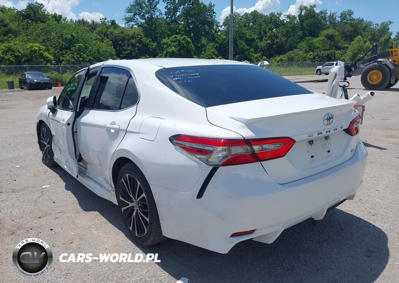 2018 Toyota Camry Se VIN:4T1B11HK8JU668569 - 3