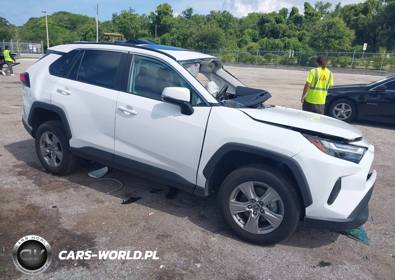 2024 Toyota Rav4 Xle – zdjęcie 1 z 15