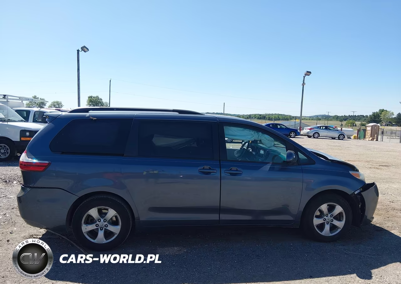 2017 Toyota Sienna Le 8 Passenger VIN:5TDKZ3DC0HS882123 - 13