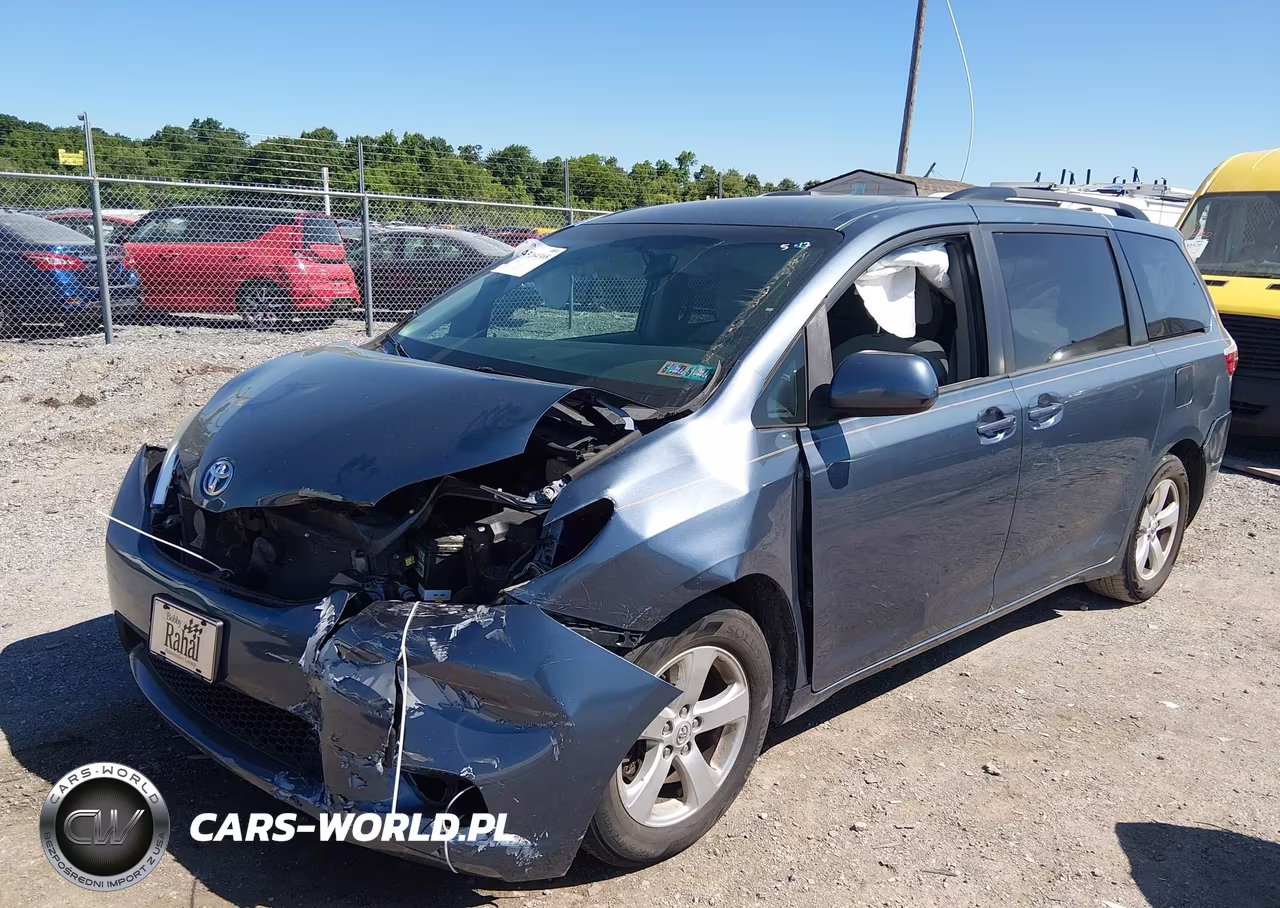 2017 Toyota Sienna Le 8 Passenger VIN:5TDKZ3DC0HS882123 - 2