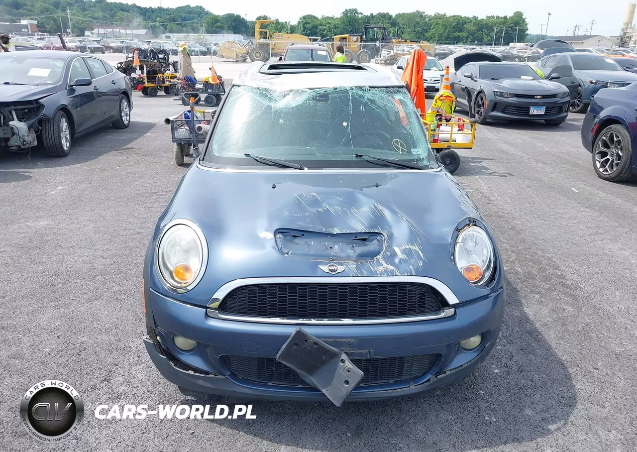 2010 Mini Cooper S Clubman VIN:WMWMM3C53ATZ33497 - 12