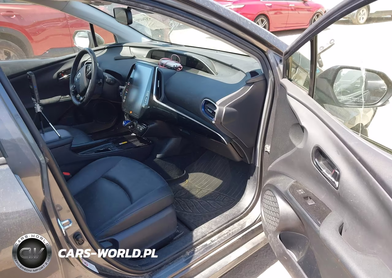 2021 Toyota Prius Limited VIN:JTDKAMFU2M3130468 - 5