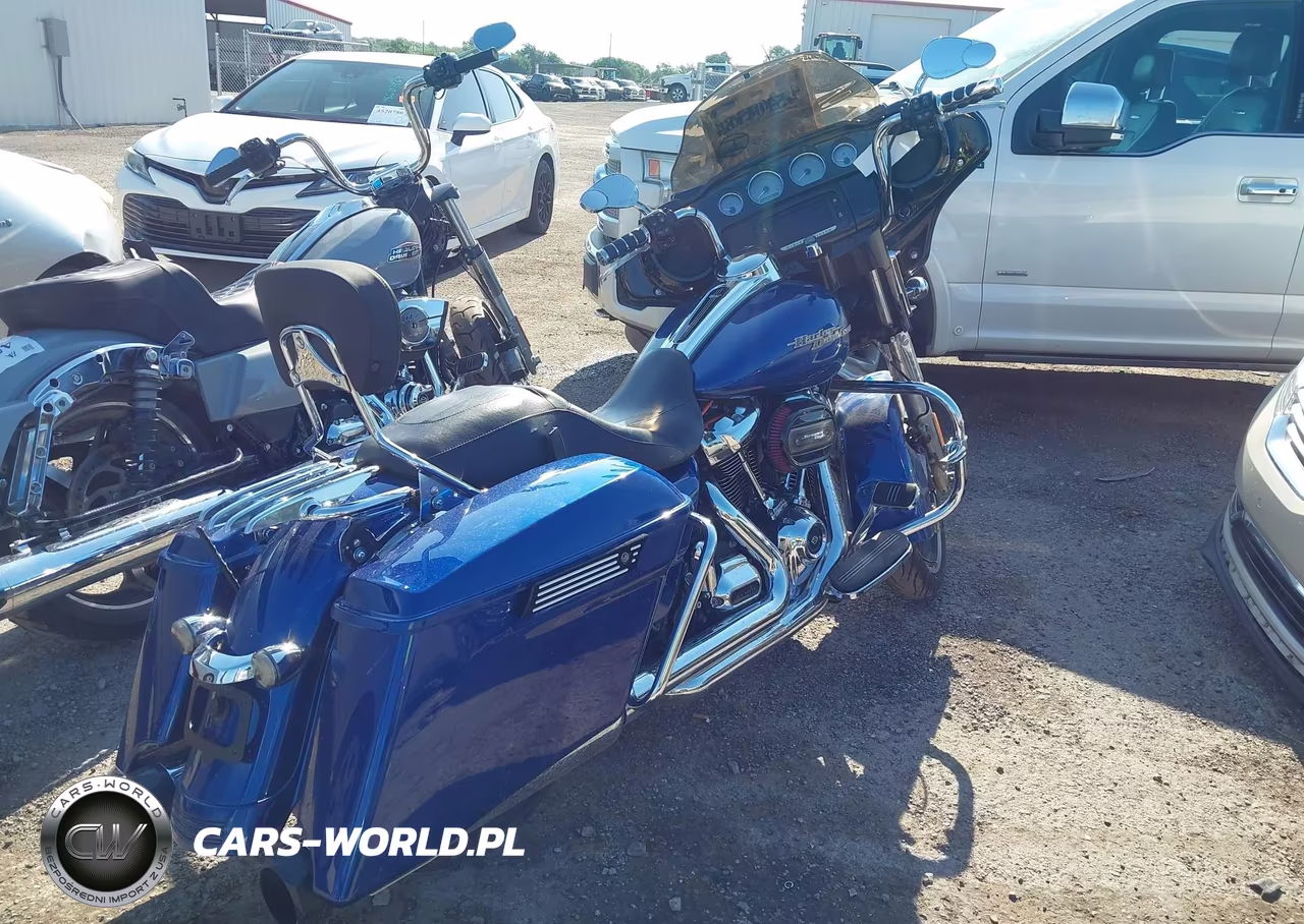2017 Harley-Davidson Flhxs Street Glide Special VIN:1HD1KRC35HB687399 - 4