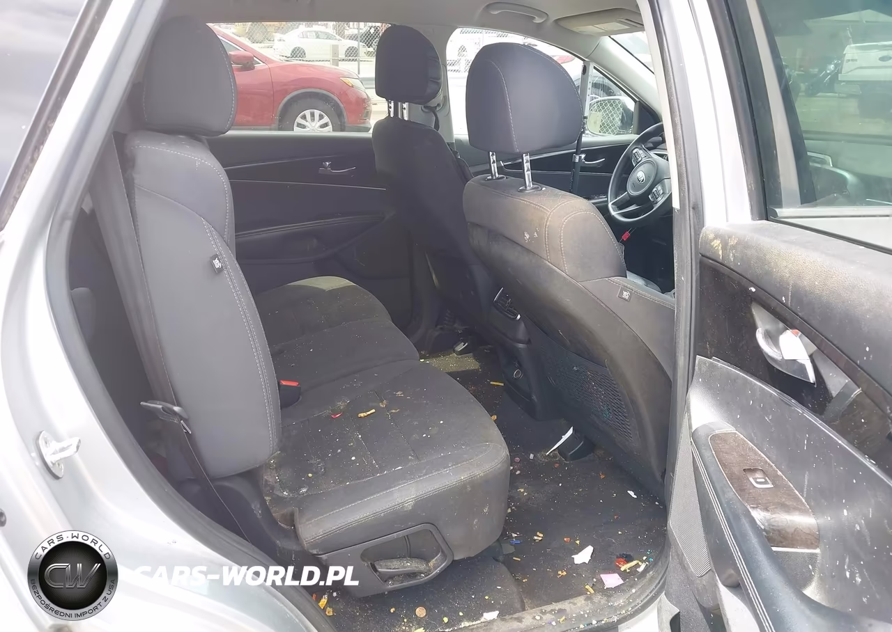 2018 Kia Sorento 2.4L L VIN:5XYPG4A39JG344349 - 8
