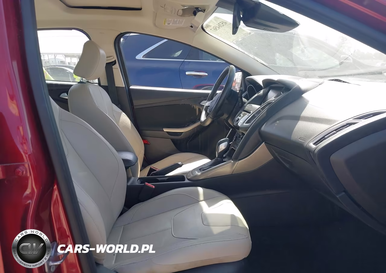 2015 Ford Focus Titanium VIN:1FADP3N23FL261757 - 5