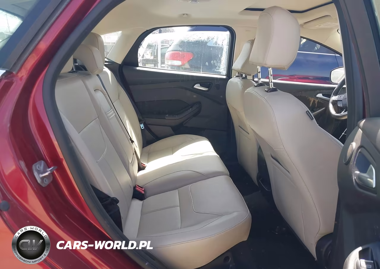 2015 Ford Focus Titanium VIN:1FADP3N23FL261757 - 8