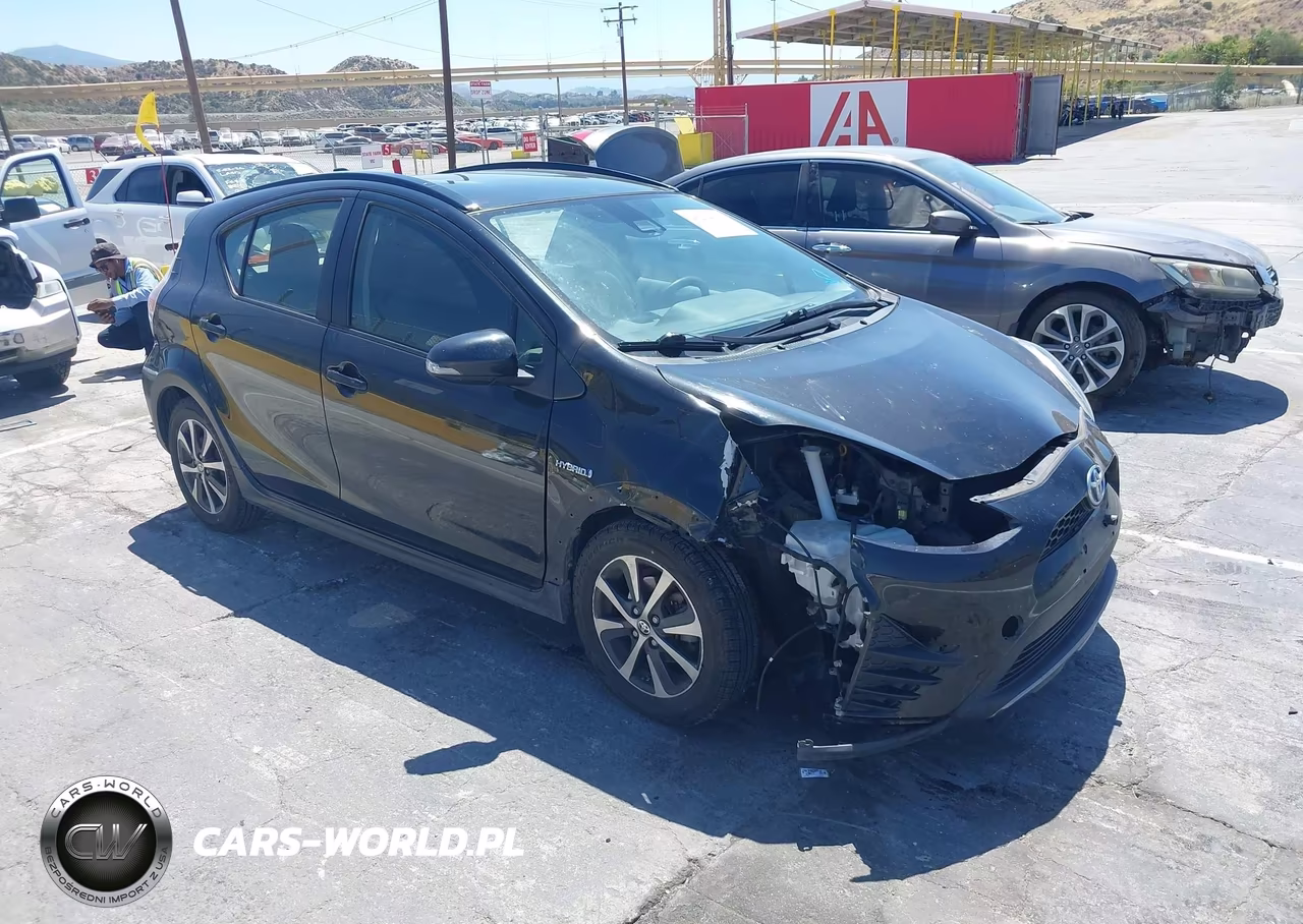 2018 Toyota Prius C Three – zdjęcie 1 z 17