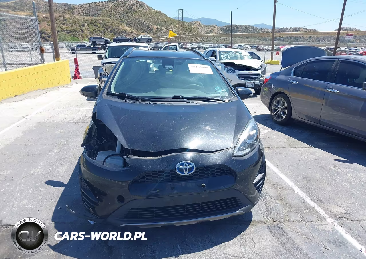2018 Toyota Prius C Three VIN:JTDKDTB31J1601709 - 13
