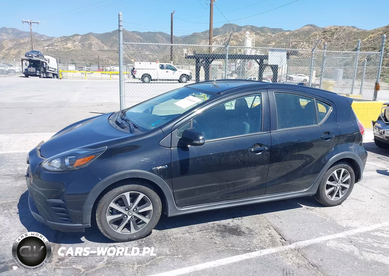 2018 Toyota Prius C Three VIN:JTDKDTB31J1601709 - 15