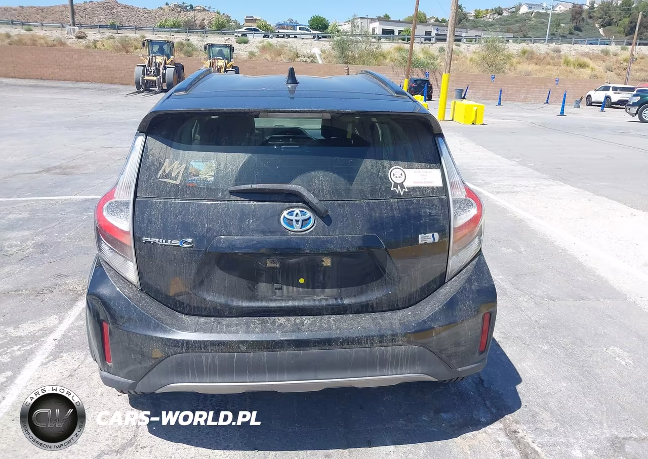 2018 Toyota Prius C Three VIN:JTDKDTB31J1601709 - 17