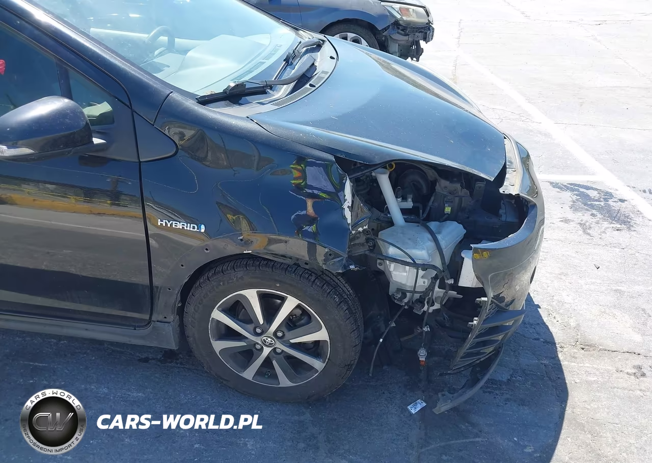 2018 Toyota Prius C Three VIN:JTDKDTB31J1601709 - 6