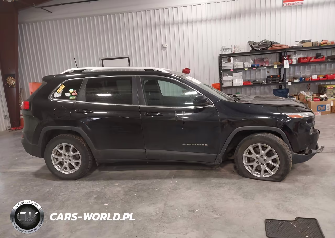 2017 Jeep Cherokee Latitude 4X4 VIN:1C4PJMCS7HW615217 - 13
