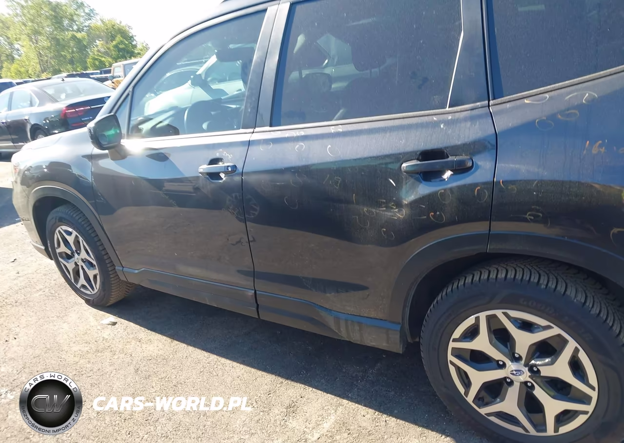 2019 Subaru Forester Premium VIN:JF2SKAGCXKH579402 - 14