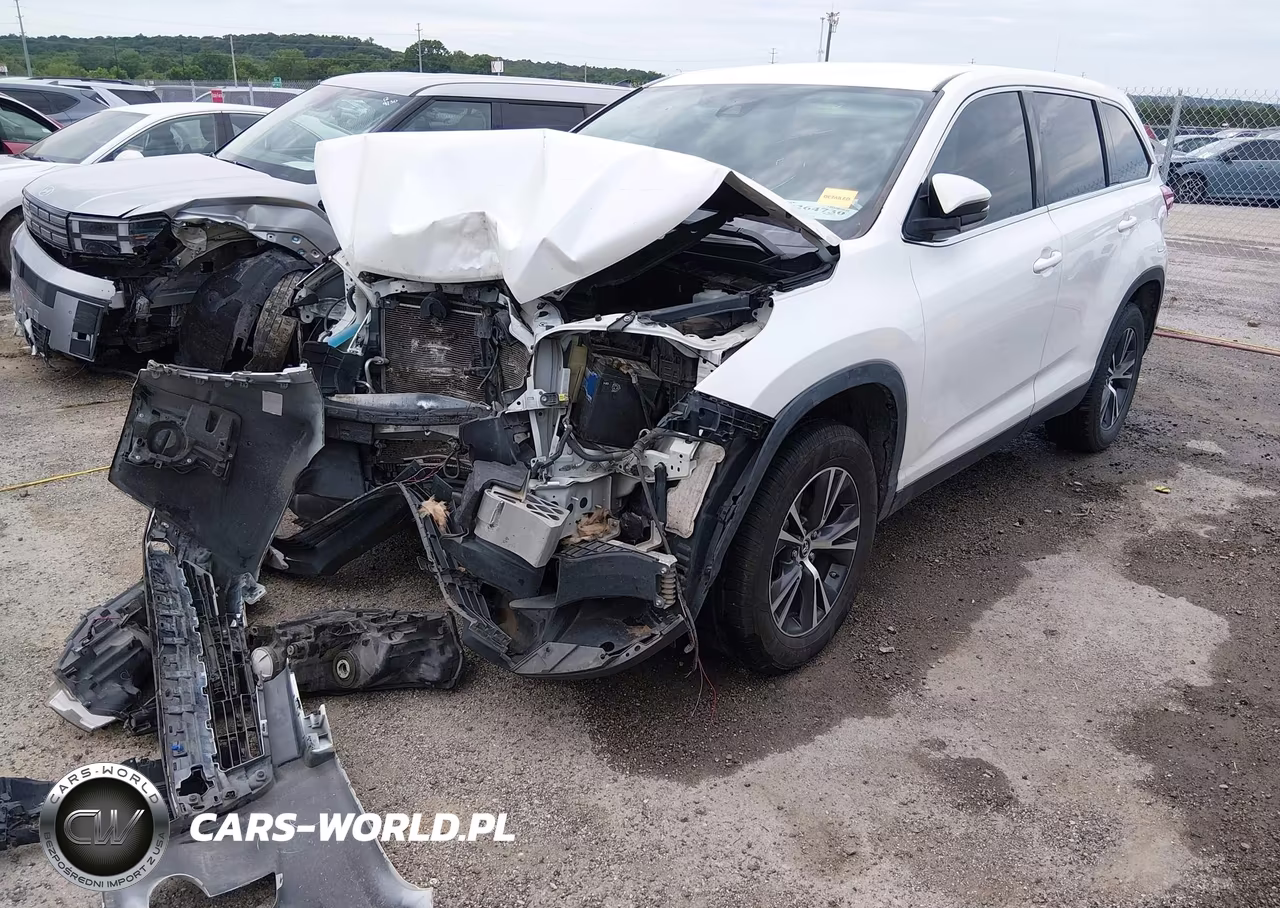 2019 Toyota Highlander Le VIN:5TDZZRFH9KS333733 - 2