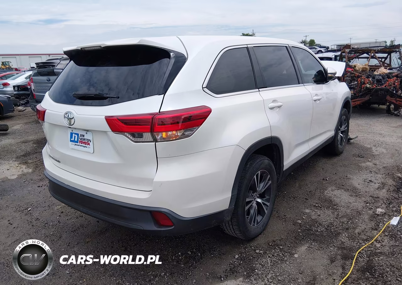 2019 Toyota Highlander Le VIN:5TDZZRFH9KS333733 - 4
