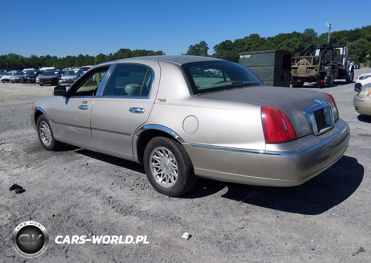 2001 Lincoln Town Car Executive VIN:1LNHM81W31Y710291 - 3
