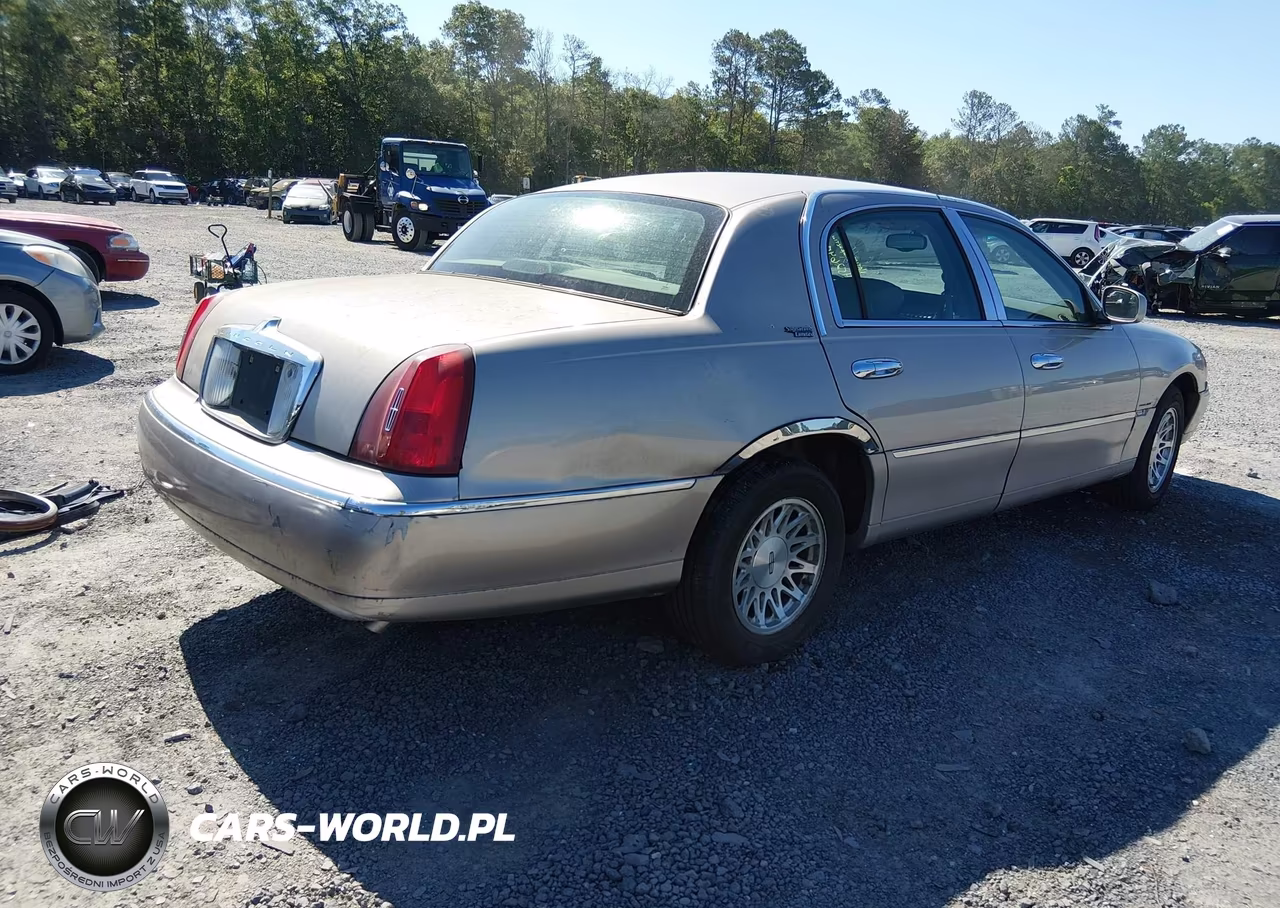 2001 Lincoln Town Car Executive VIN:1LNHM81W31Y710291 - 4