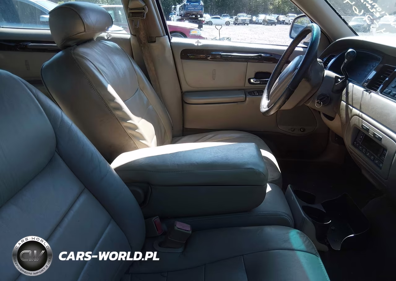 2001 Lincoln Town Car Executive VIN:1LNHM81W31Y710291 - 5