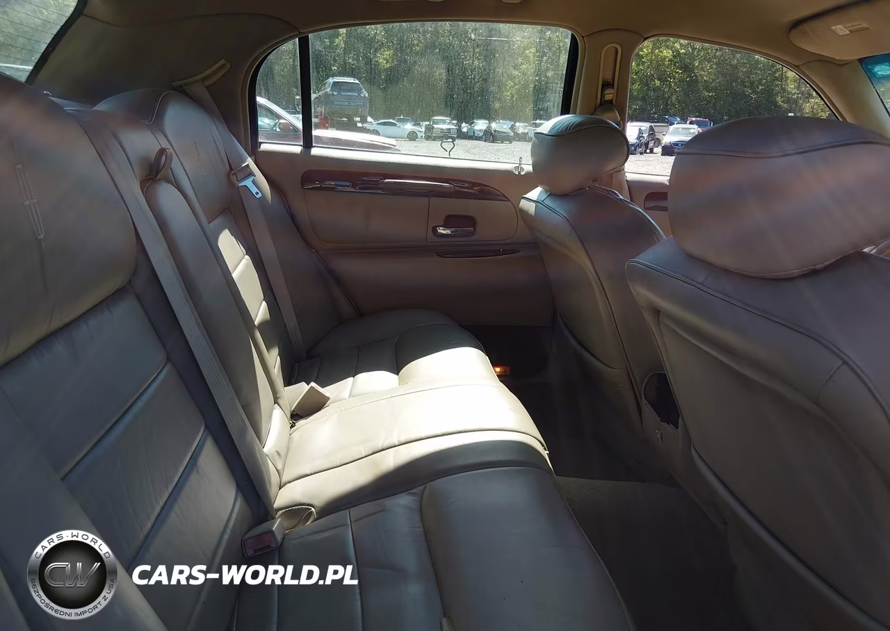 2001 Lincoln Town Car Executive VIN:1LNHM81W31Y710291 - 8