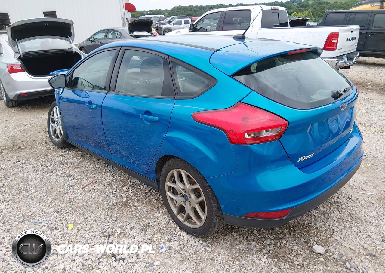 2015 Ford Focus Se VIN:1FADP3K2XFL327211 - 3