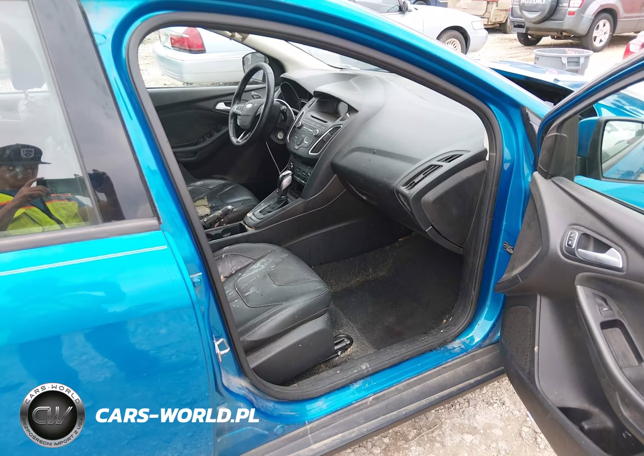 2015 Ford Focus Se VIN:1FADP3K2XFL327211 - 5