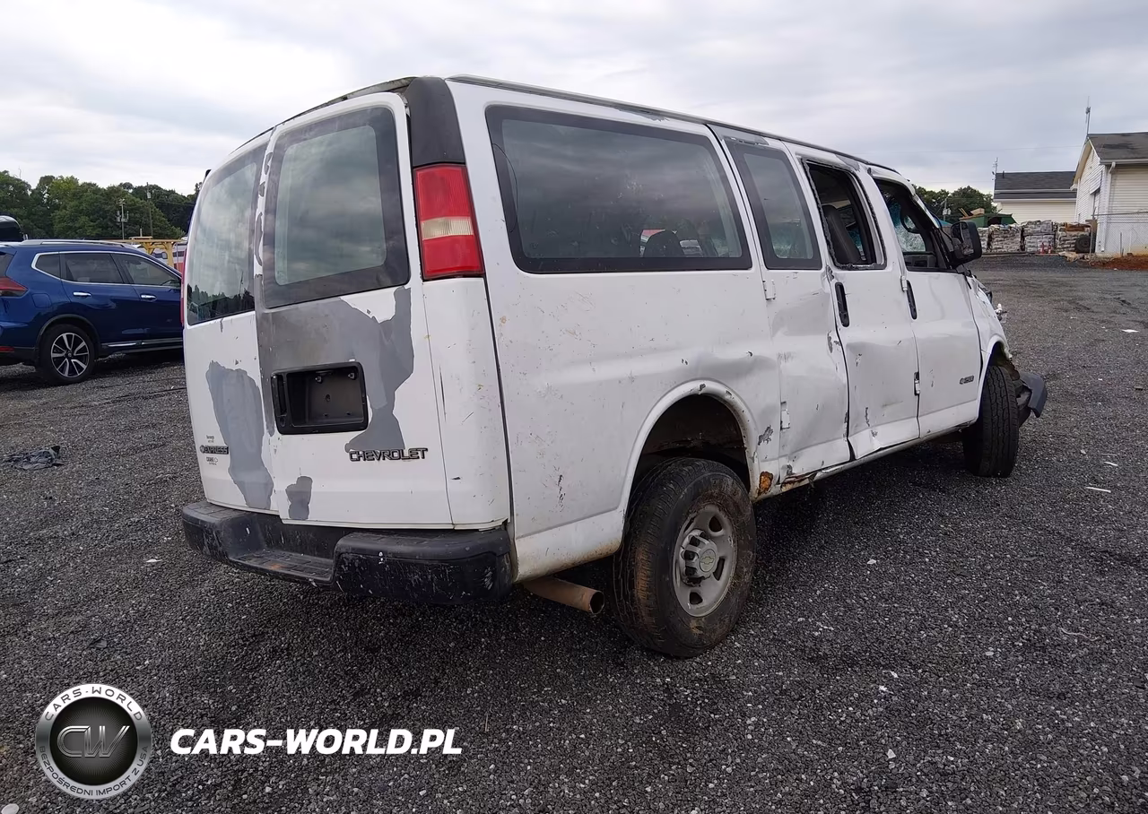 2006 Chevrolet Express Work Van VIN:1GCGG25V061247953 - 4