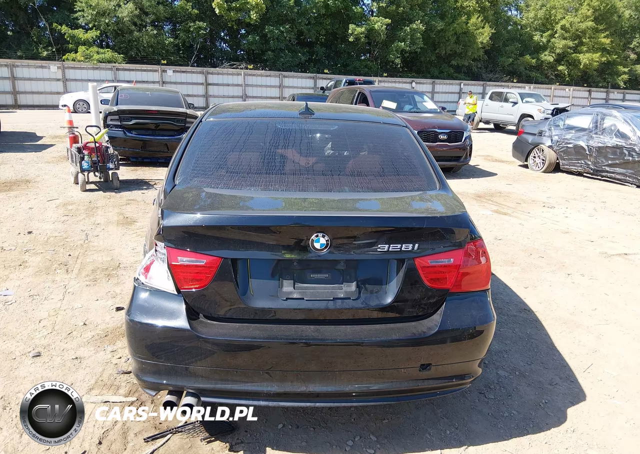 2011 BMW 328I VIN:WBAPH7C52BA802194 - 16